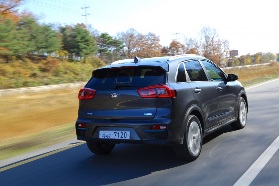  Kia e-Niro 2019 года  (UK) (фото 12 из 40)